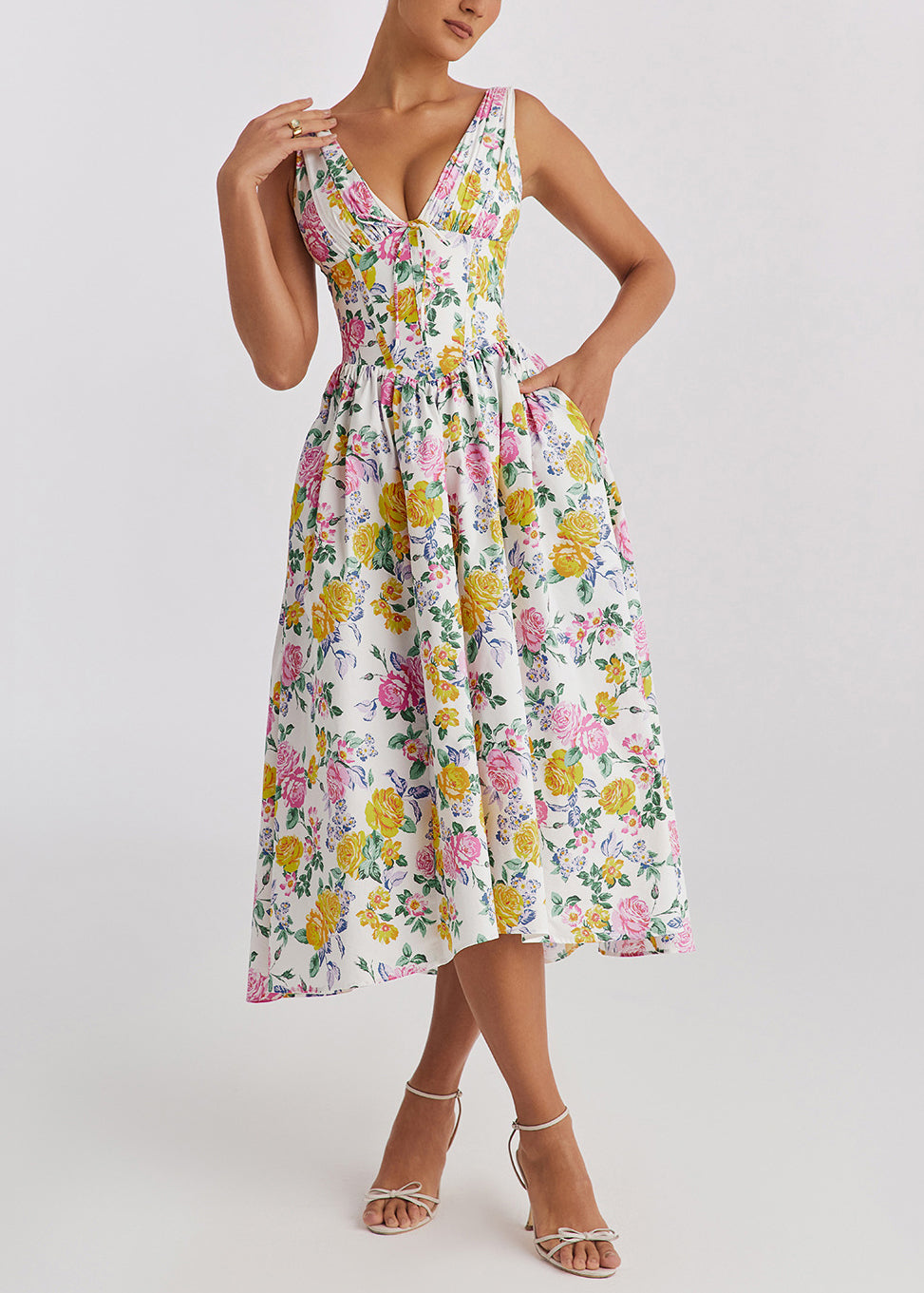 Well Tailored Dress with a Graceful Silhouette