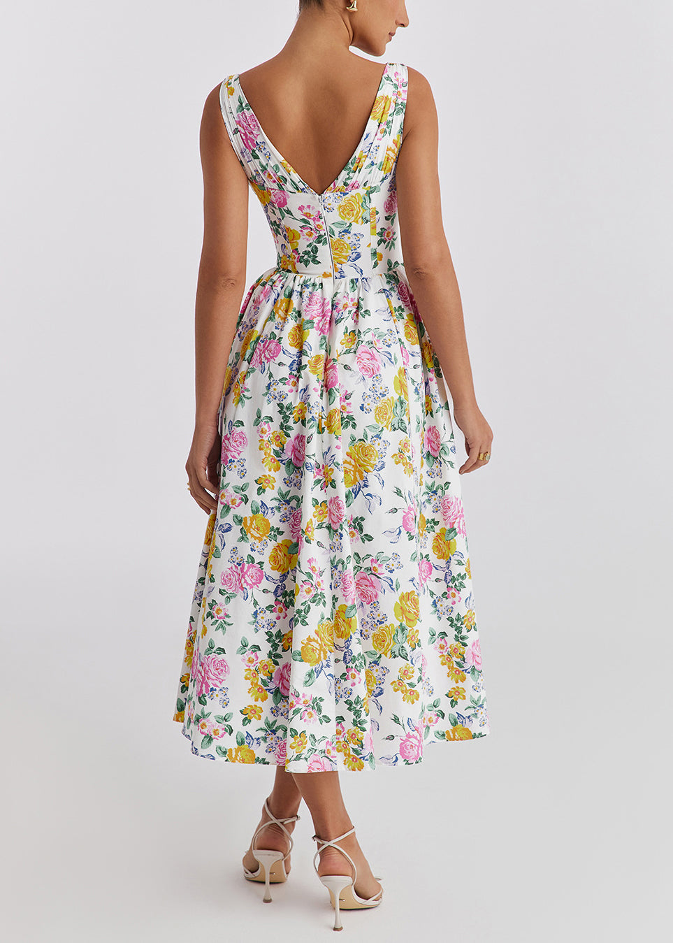 Well Tailored Dress with a Graceful Silhouette