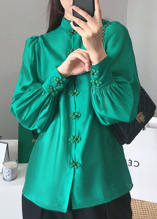 Well Tailored Blouse with a Graceful Silhouette