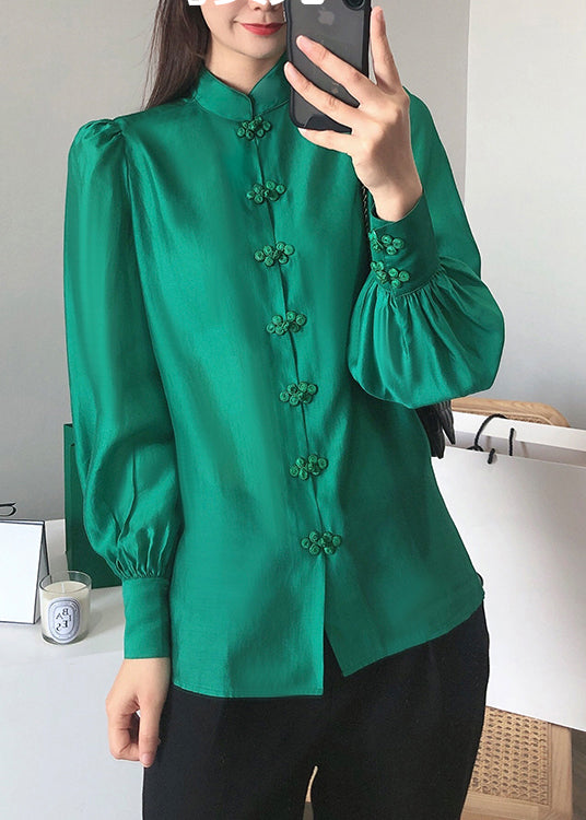Well Tailored Blouse with a Graceful Silhouette