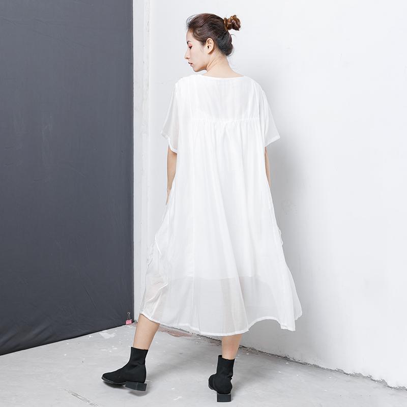 Beautifully Finished Dress in a Timeless Design