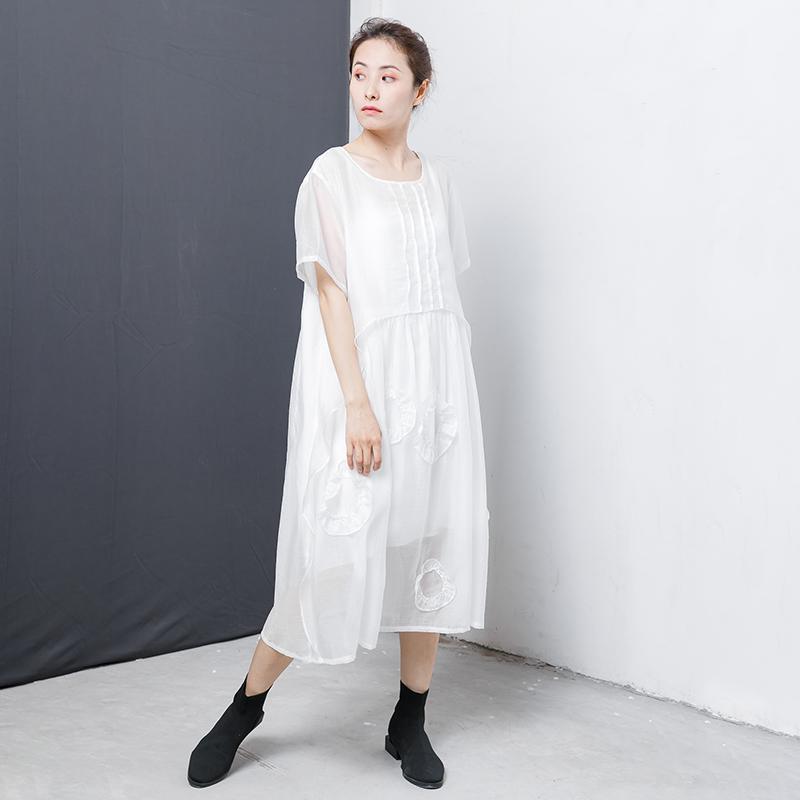 Beautifully Finished Dress in a Timeless Design
