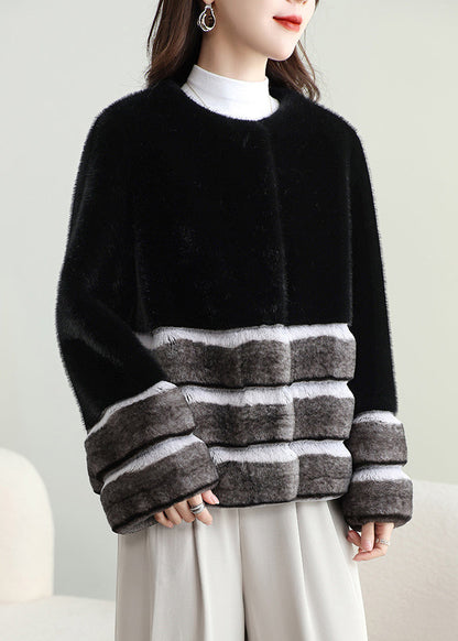 Elegantly Styled Coat for Everyday Wear