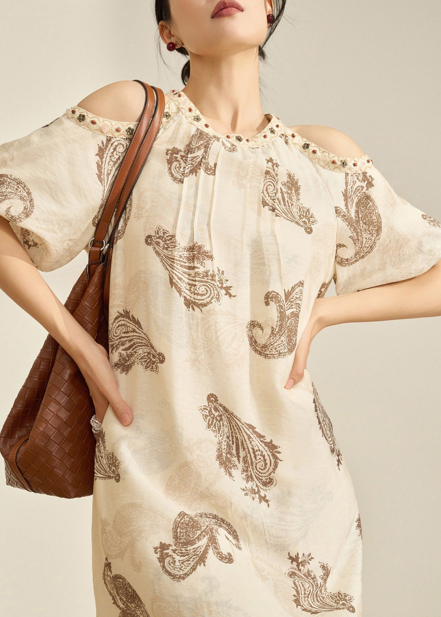 Effortlessly Elegant Dress with a Timeless Design