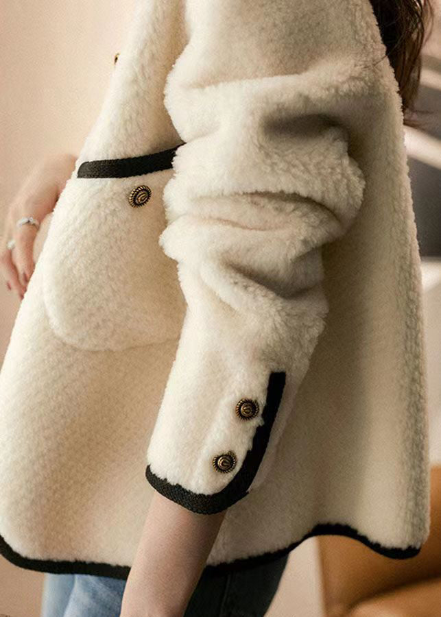 Elegantly Styled Coat for Everyday Wear
