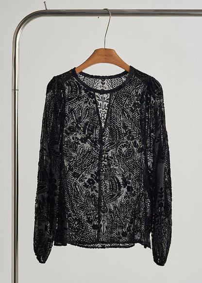 Well Tailored Blouse with a Graceful Silhouette