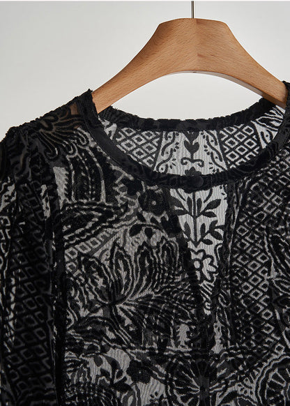 Well Tailored Blouse with a Graceful Silhouette