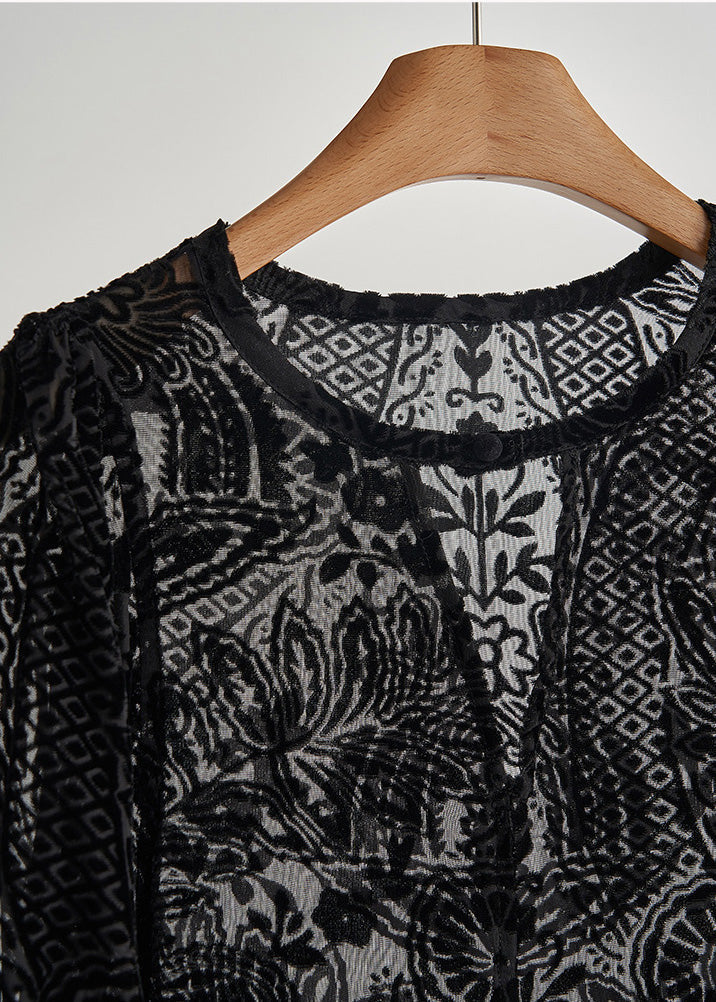 Well Tailored Blouse with a Graceful Silhouette