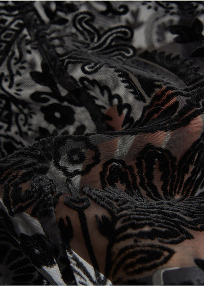 Well Tailored Blouse with a Graceful Silhouette