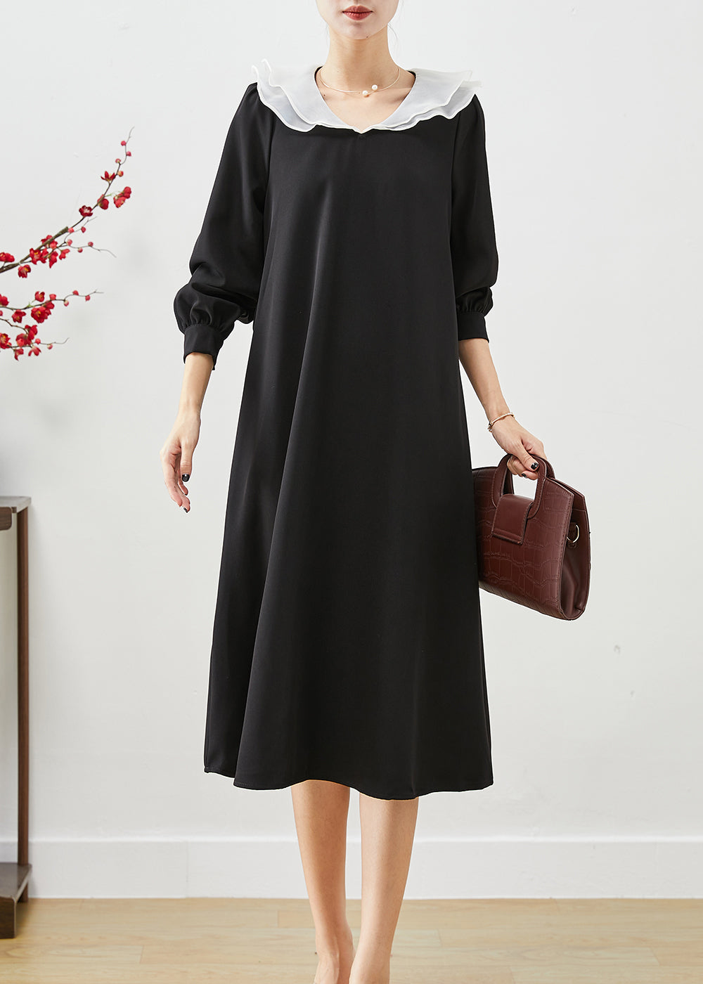 Well Tailored Dress with a Graceful Silhouette