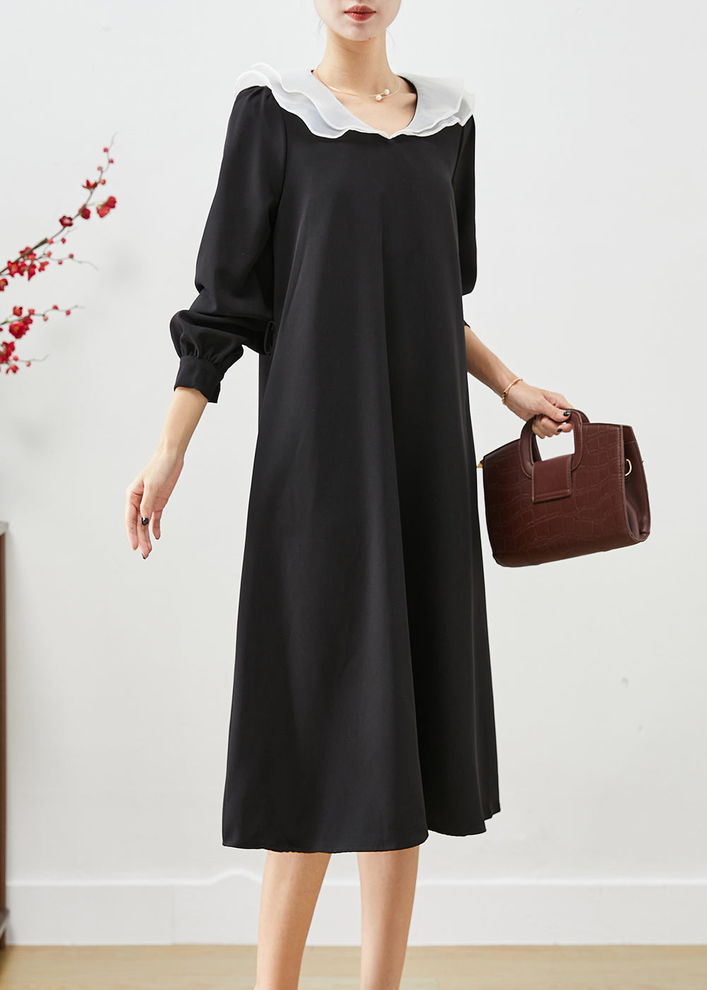 Well Tailored Dress with a Graceful Silhouette