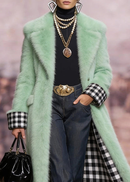 Well Tailored Coat with a Graceful Silhouette