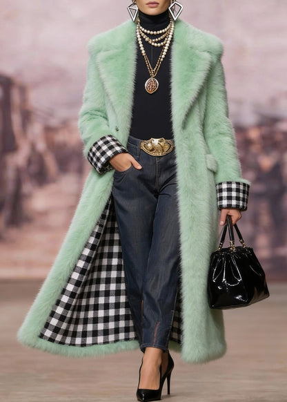 Well Tailored Coat with a Graceful Silhouette