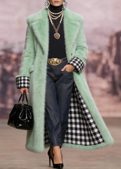 Well Tailored Coat with a Graceful Silhouette