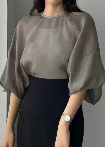 Effortlessly Elegant Top with a Timeless Design