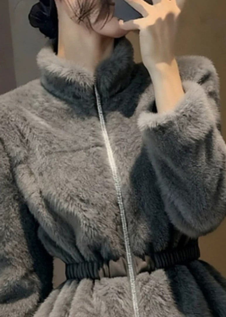 Well Tailored Coat with a Graceful Silhouette