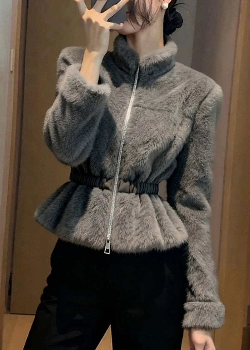 Well Tailored Coat with a Graceful Silhouette