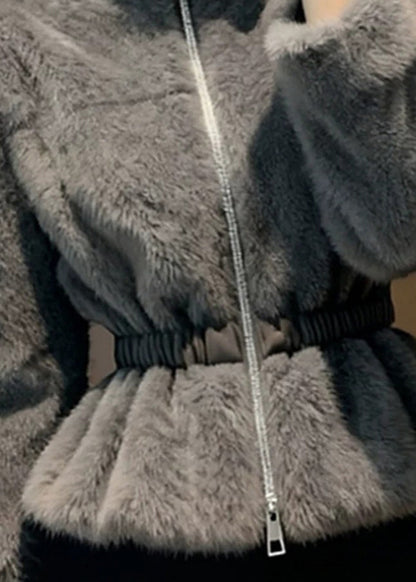 Well Tailored Coat with a Graceful Silhouette