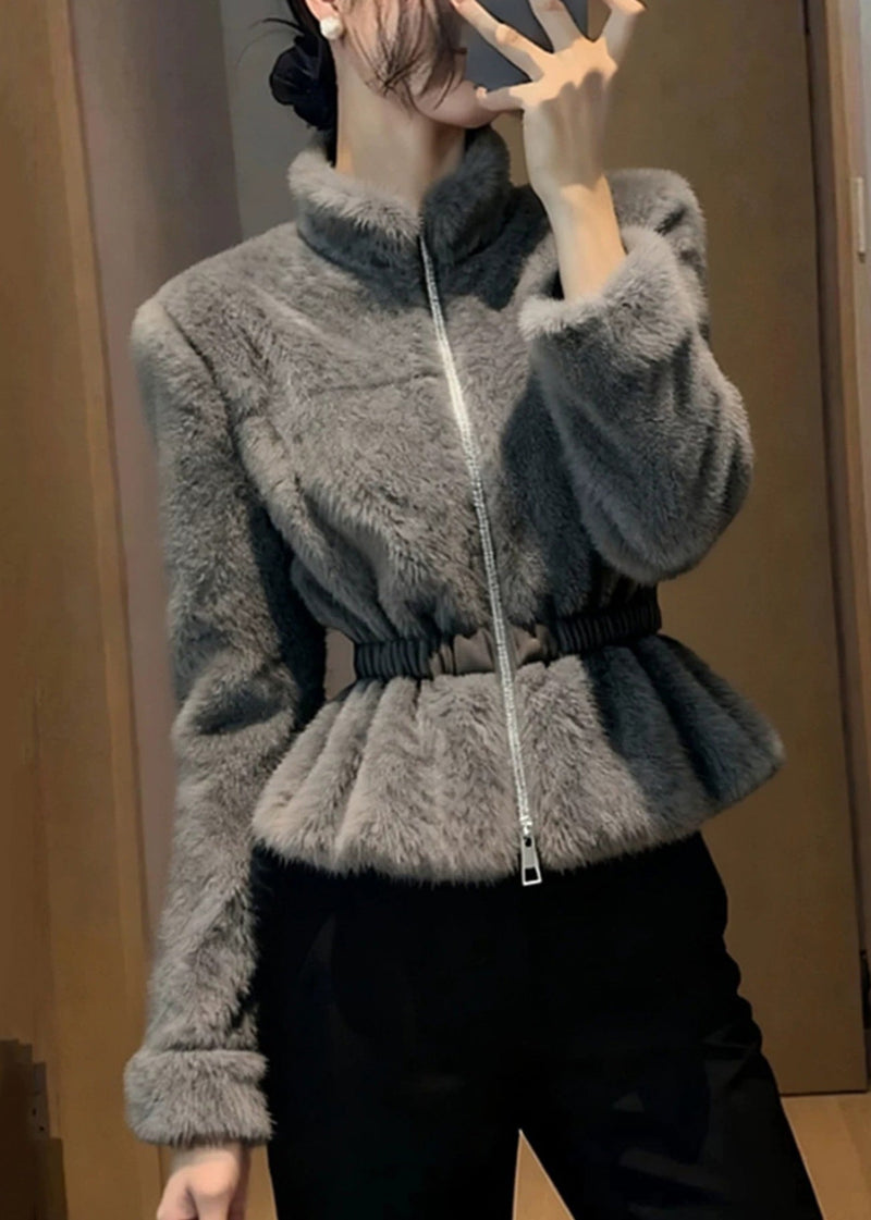 Well Tailored Coat with a Graceful Silhouette