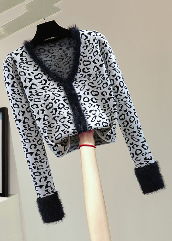 Well Tailored Sweater with a Graceful Silhouette