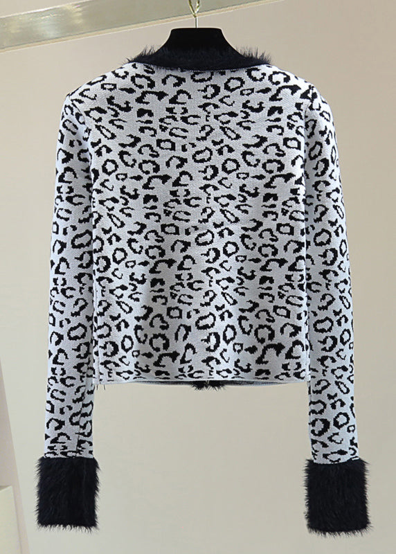 Well Tailored Sweater with a Graceful Silhouette