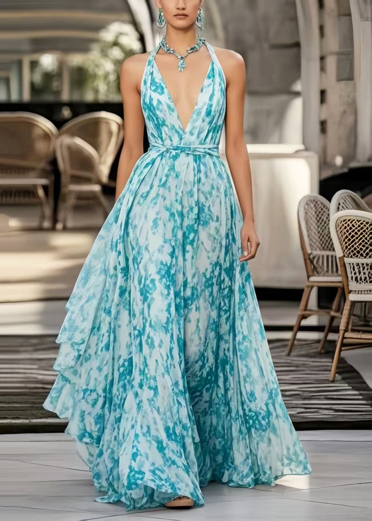 Beautifully Finished Dress in a Timeless Design