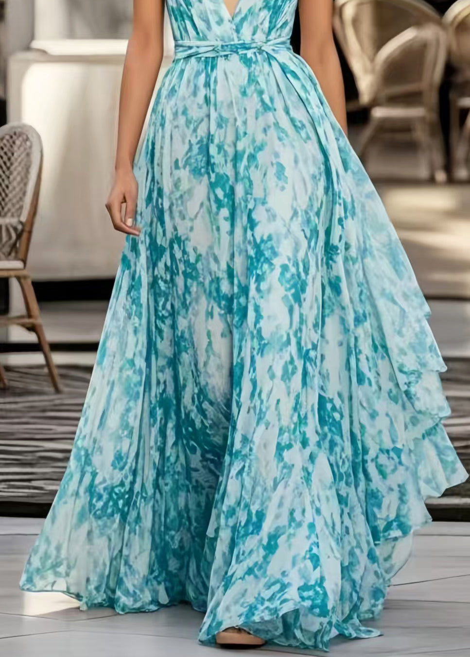 Beautifully Finished Dress in a Timeless Design