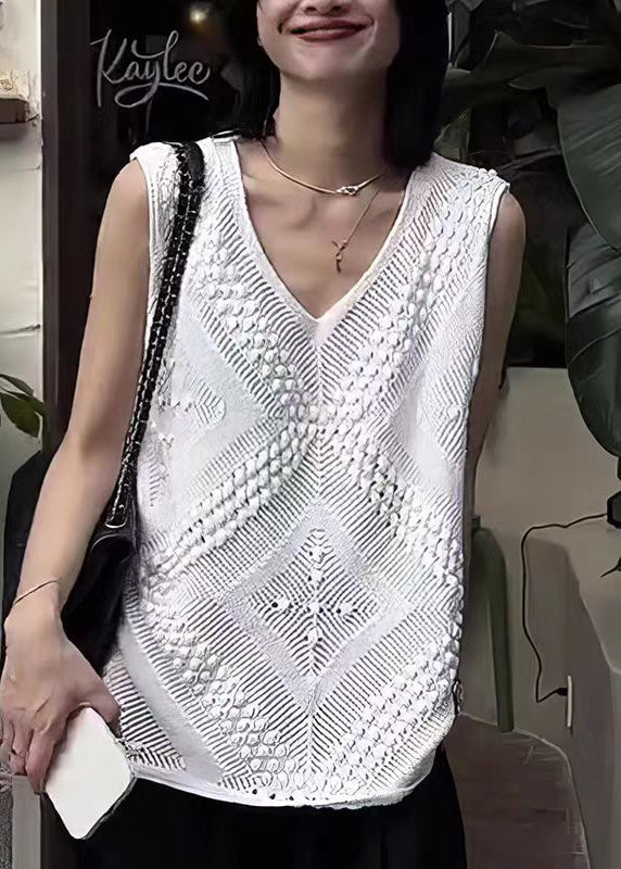 Well Tailored Top with a Graceful Silhouette