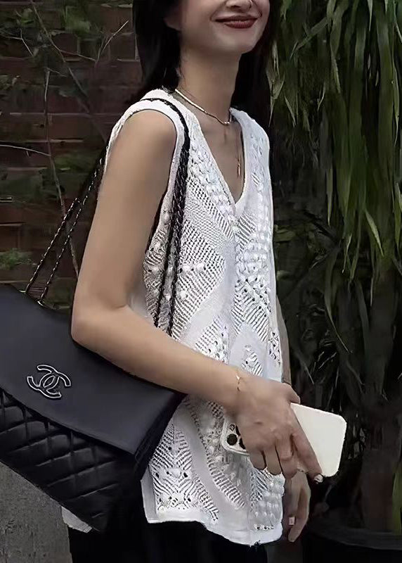 Well Tailored Top with a Graceful Silhouette