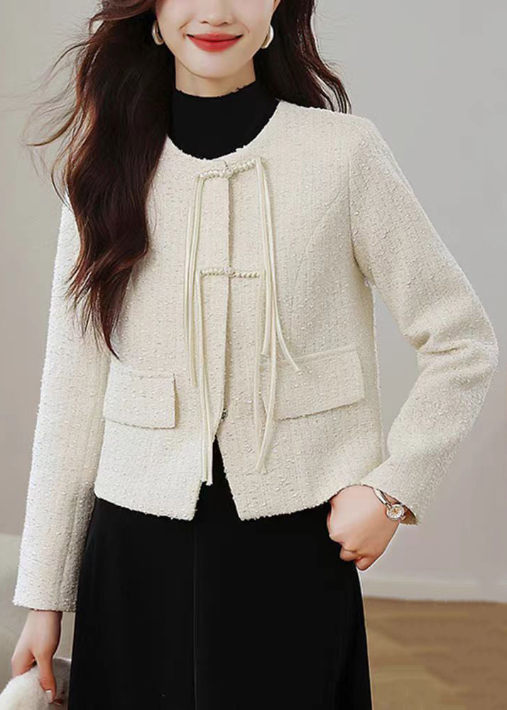 Well Tailored Coat with a Graceful Silhouette