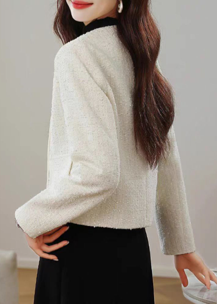 Well Tailored Coat with a Graceful Silhouette