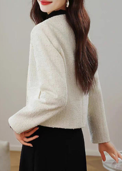 Well Tailored Coat with a Graceful Silhouette
