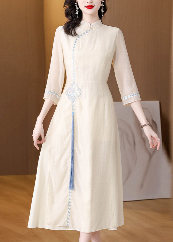 Beautifully Finished Dress in a Timeless Design