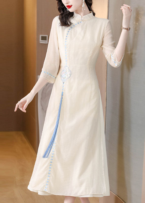 Beautifully Finished Dress in a Timeless Design