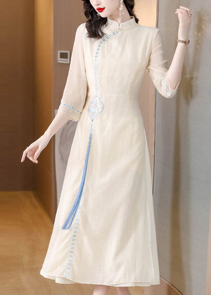 Beautifully Finished Dress in a Timeless Design