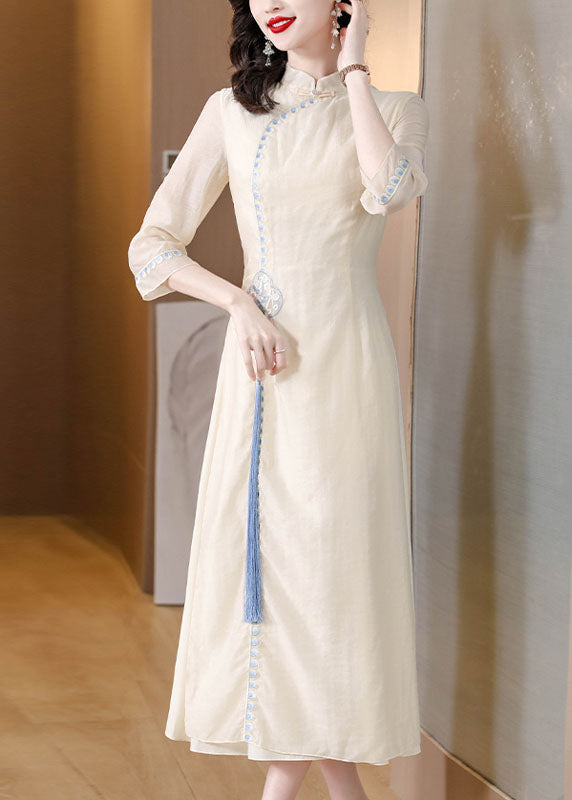 Beautifully Finished Dress in a Timeless Design
