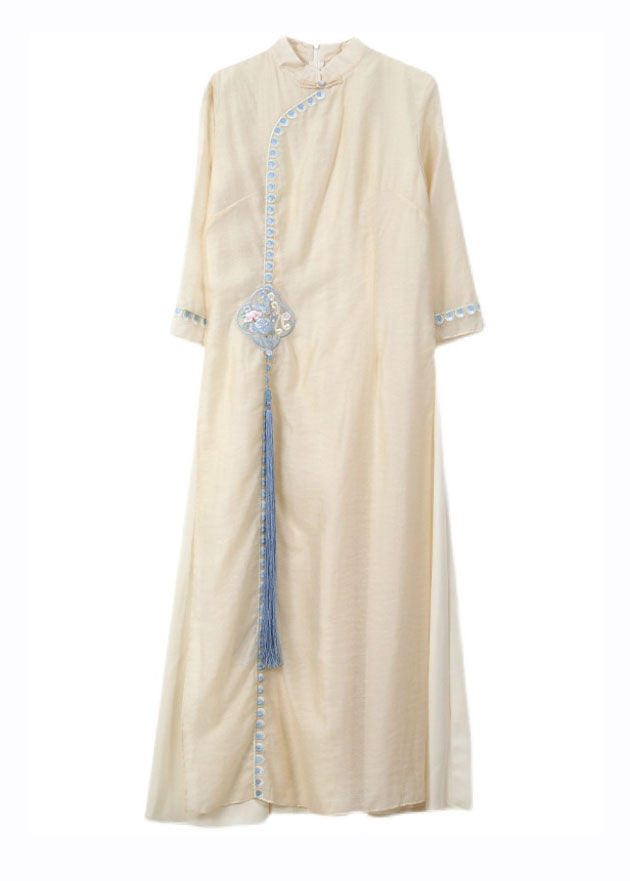 Beautifully Finished Dress in a Timeless Design