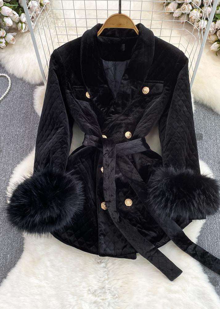 Well Tailored Jacket with a Graceful Silhouette