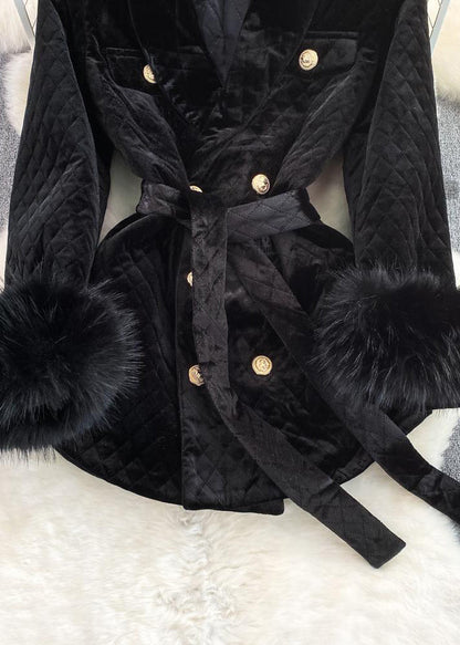 Well Tailored Jacket with a Graceful Silhouette
