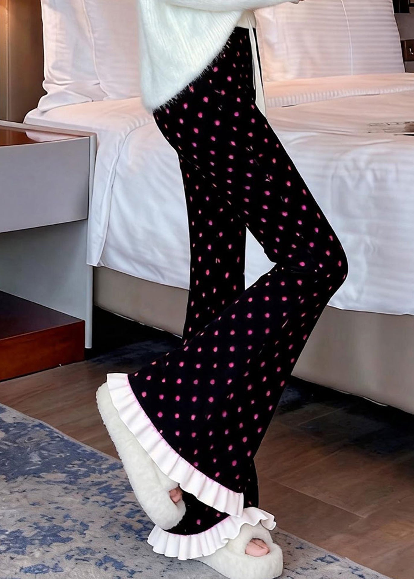 Effortlessly Elegant Trousers with a Timeless Design