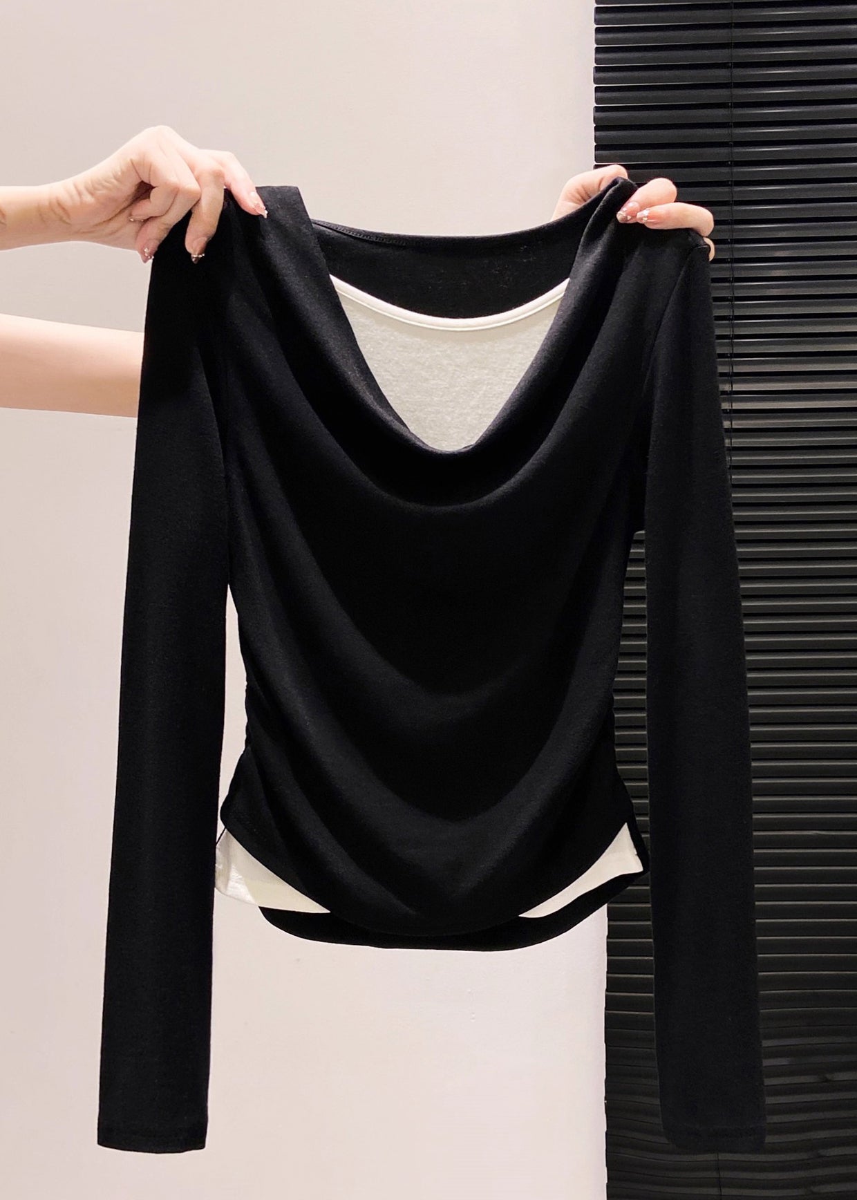 Well Tailored Top with a Graceful Silhouette