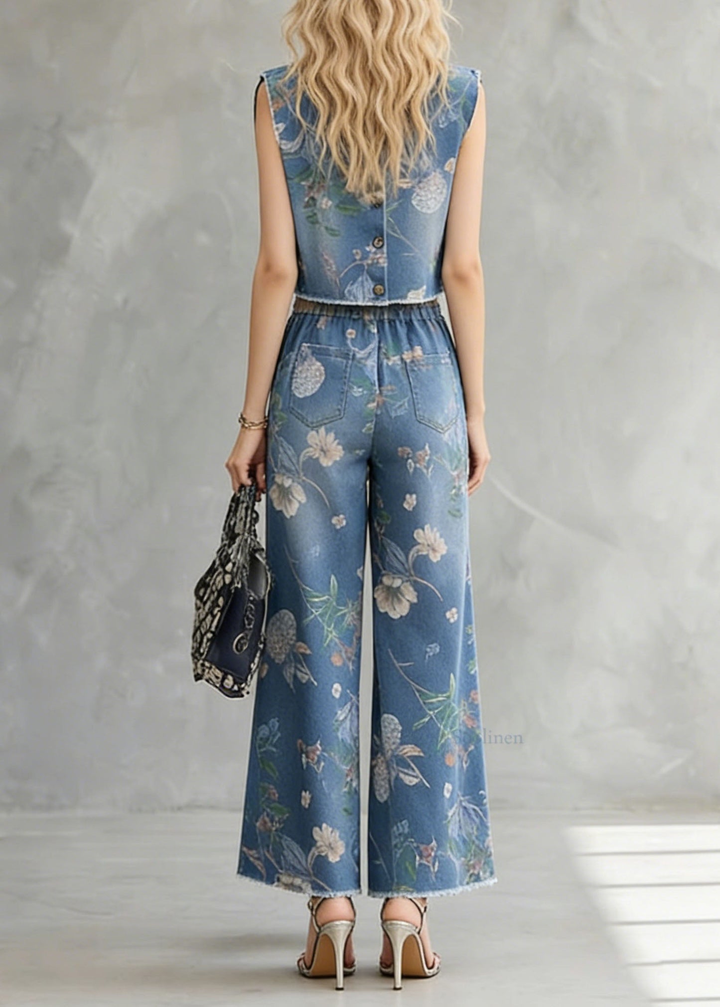 Effortlessly Elegant Garment with a Timeless Design