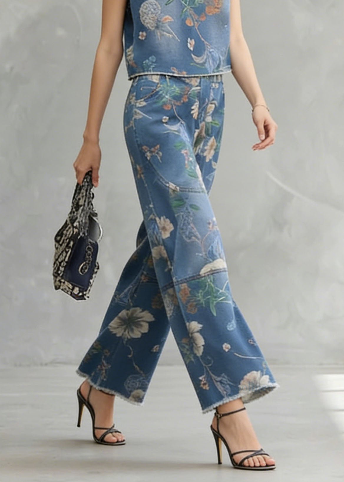 Effortlessly Elegant Garment with a Timeless Design