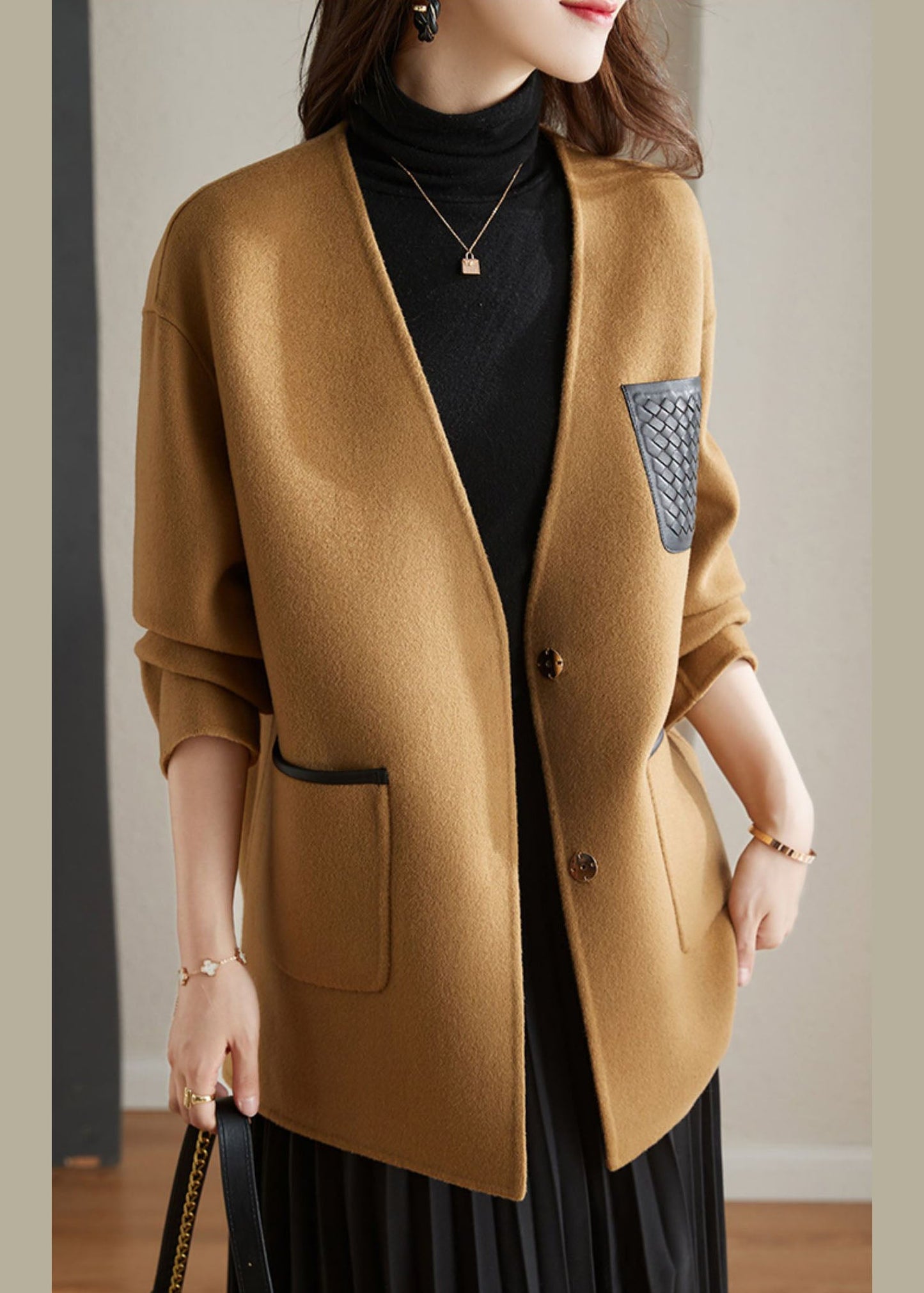 Effortlessly Elegant Coat with a Timeless Design