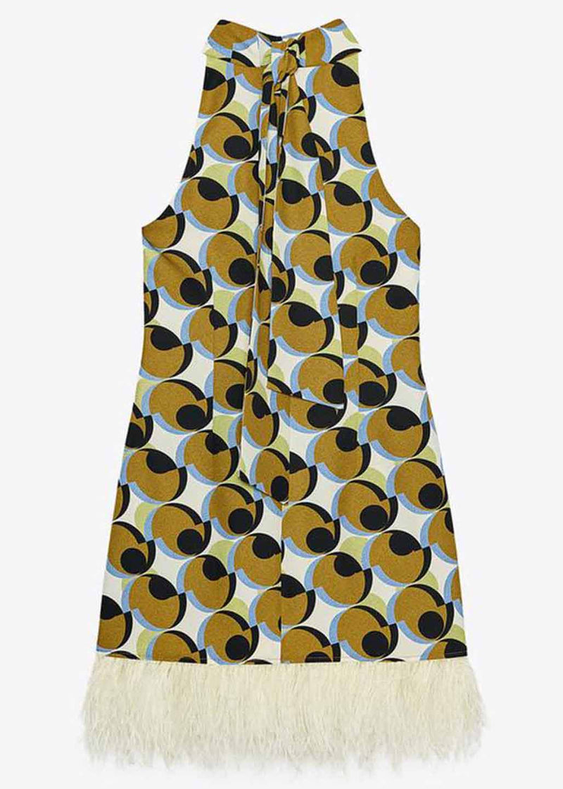 Well Tailored Dress with a Graceful Silhouette