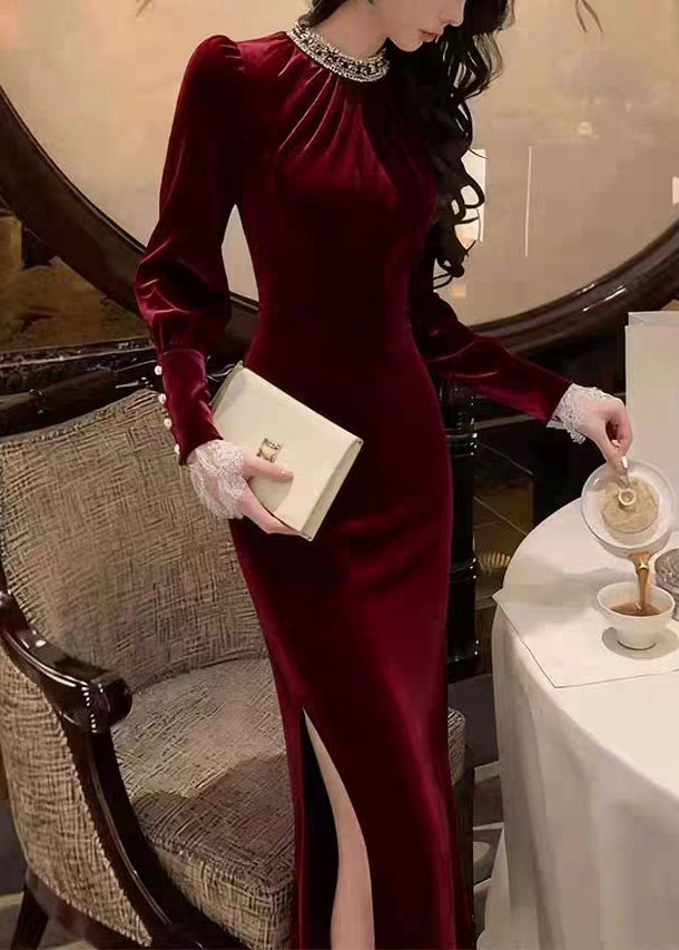 Beautifully Finished Dress in a Timeless Design