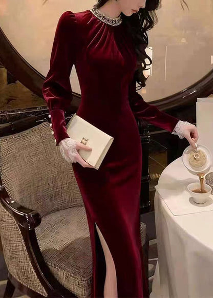 Beautifully Finished Dress in a Timeless Design