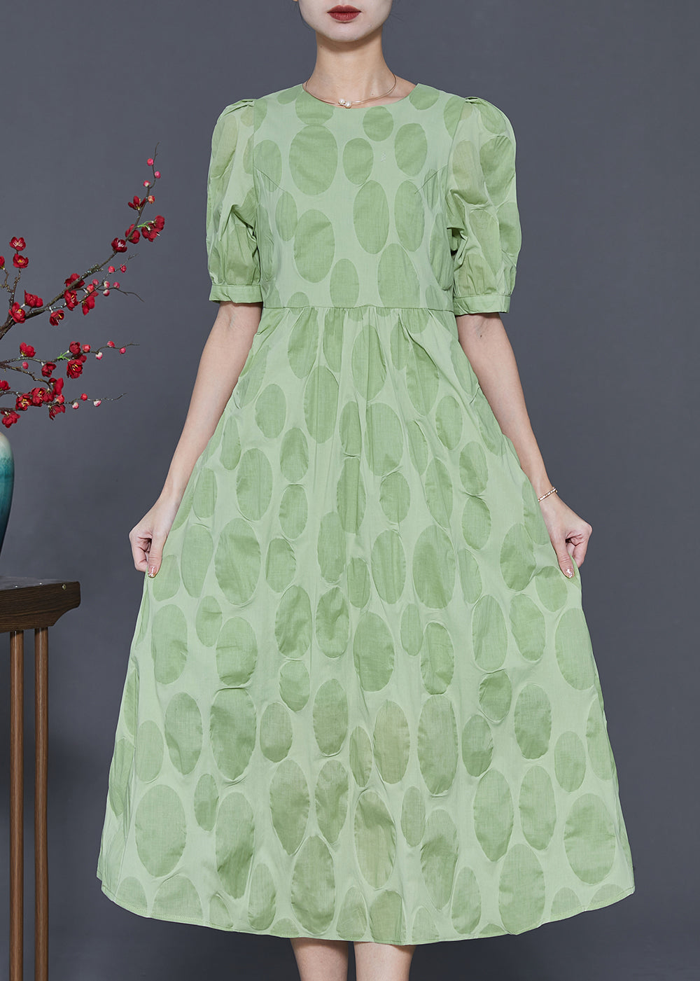 Well Tailored Dress with a Graceful Silhouette