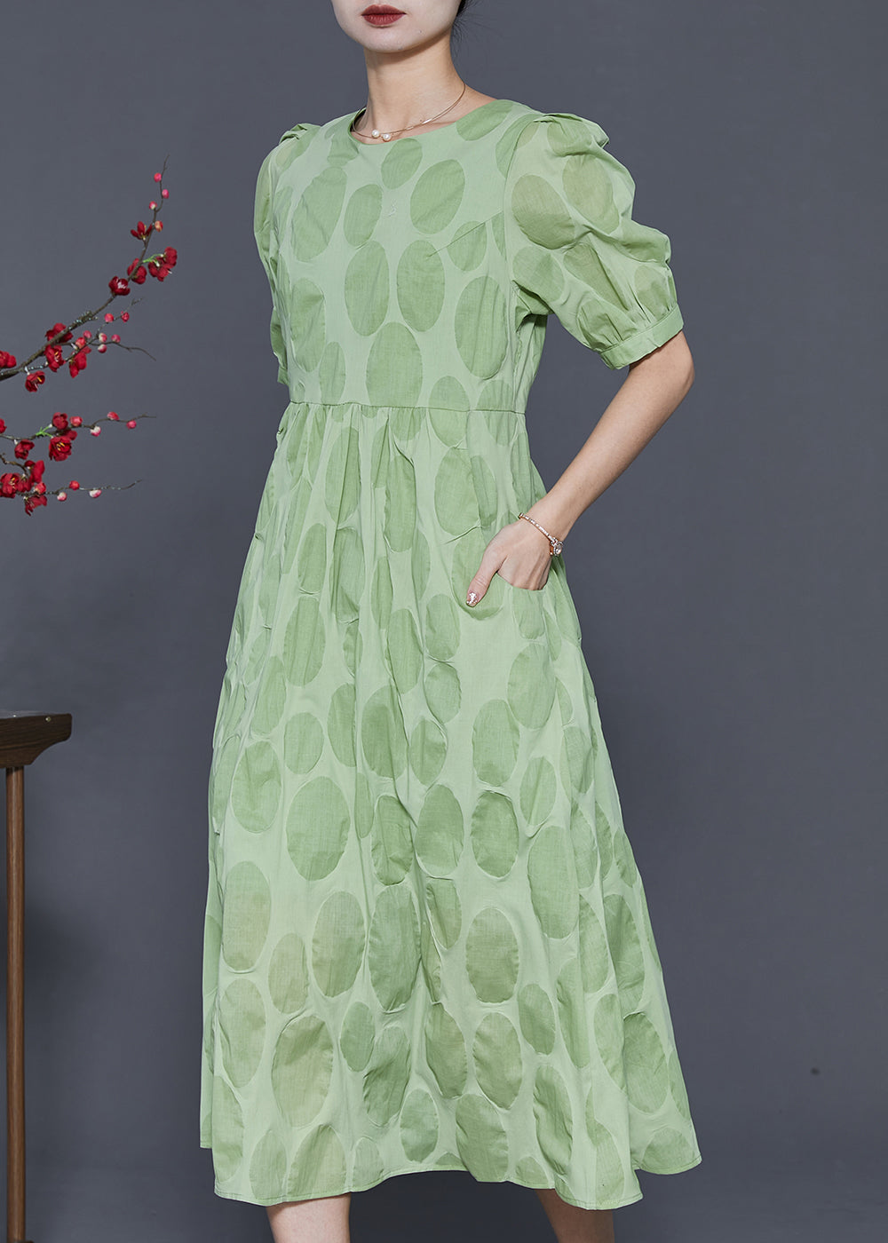 Well Tailored Dress with a Graceful Silhouette