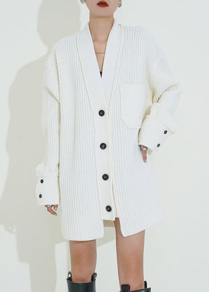 Well Tailored Cardigan with a Graceful Silhouette